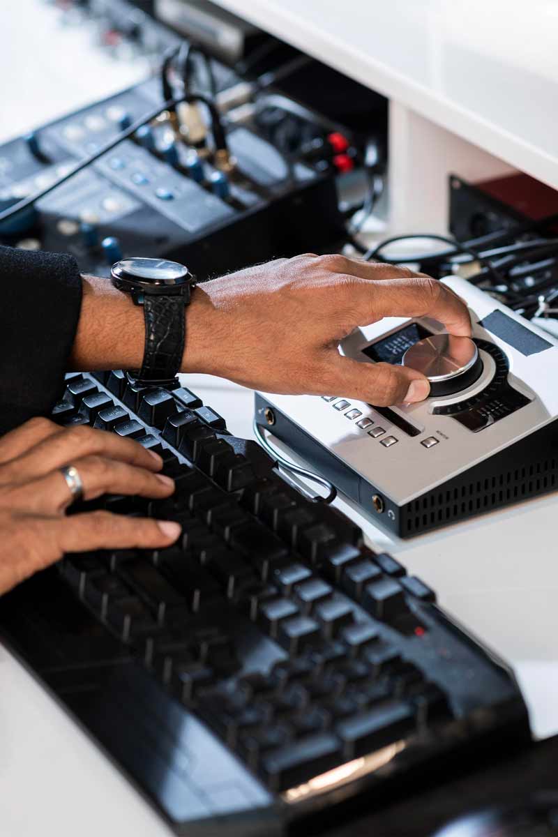 technical equipment rental in saudi | rawayie animar